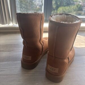 UGG Chestnut Classic Short Boots